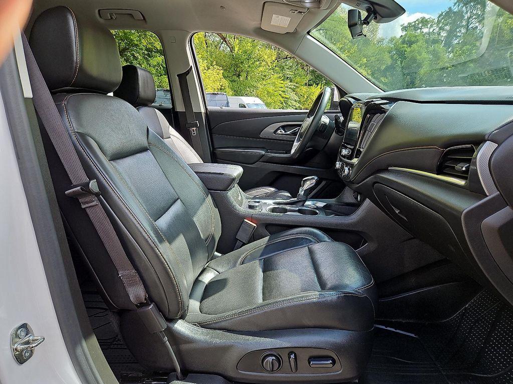 used 2021 Chevrolet Traverse car, priced at $28,598