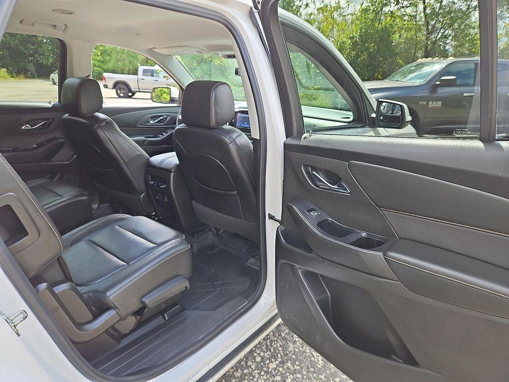 used 2021 Chevrolet Traverse car, priced at $28,598