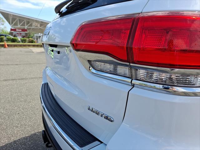 used 2015 Jeep Grand Cherokee car, priced at $13,594