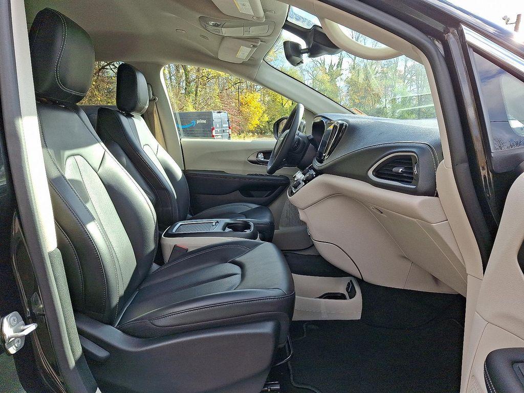 used 2023 Chrysler Pacifica car, priced at $29,598