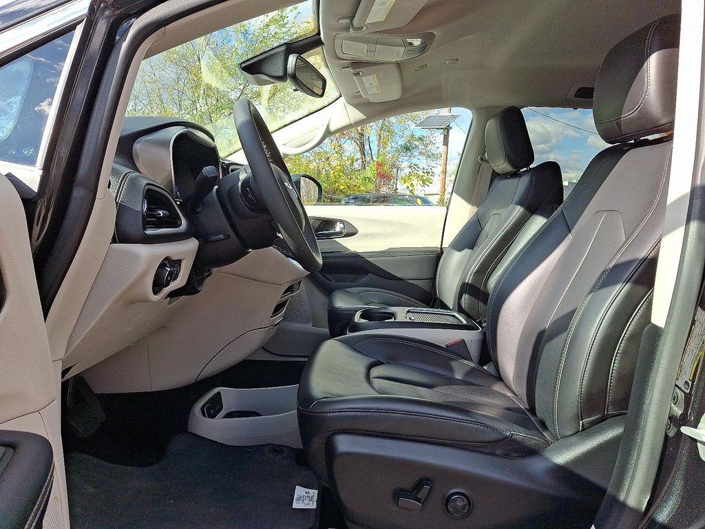 used 2023 Chrysler Pacifica car, priced at $29,598