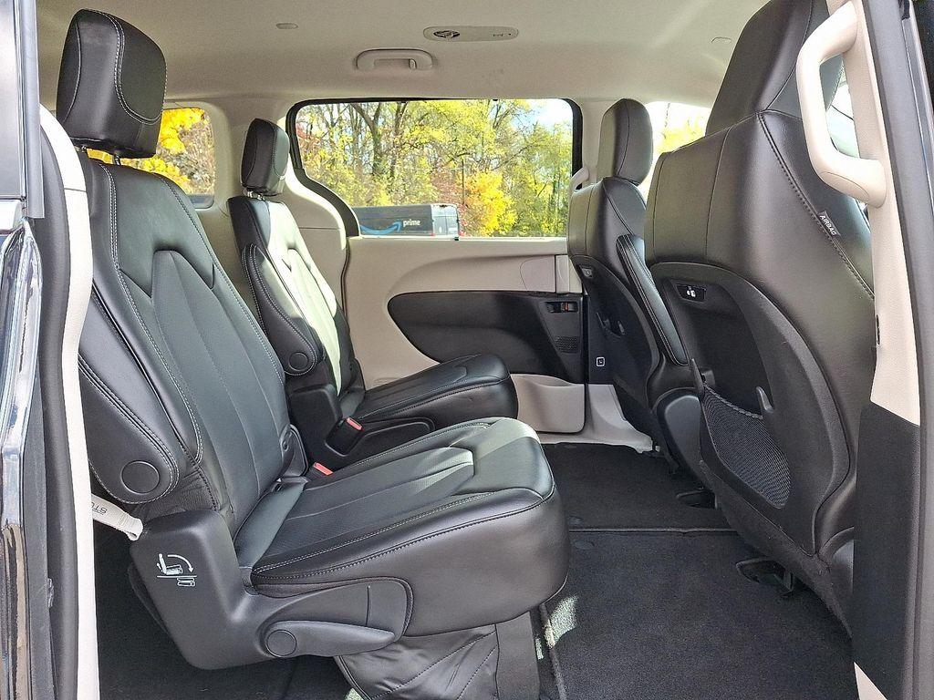 used 2023 Chrysler Pacifica car, priced at $29,598