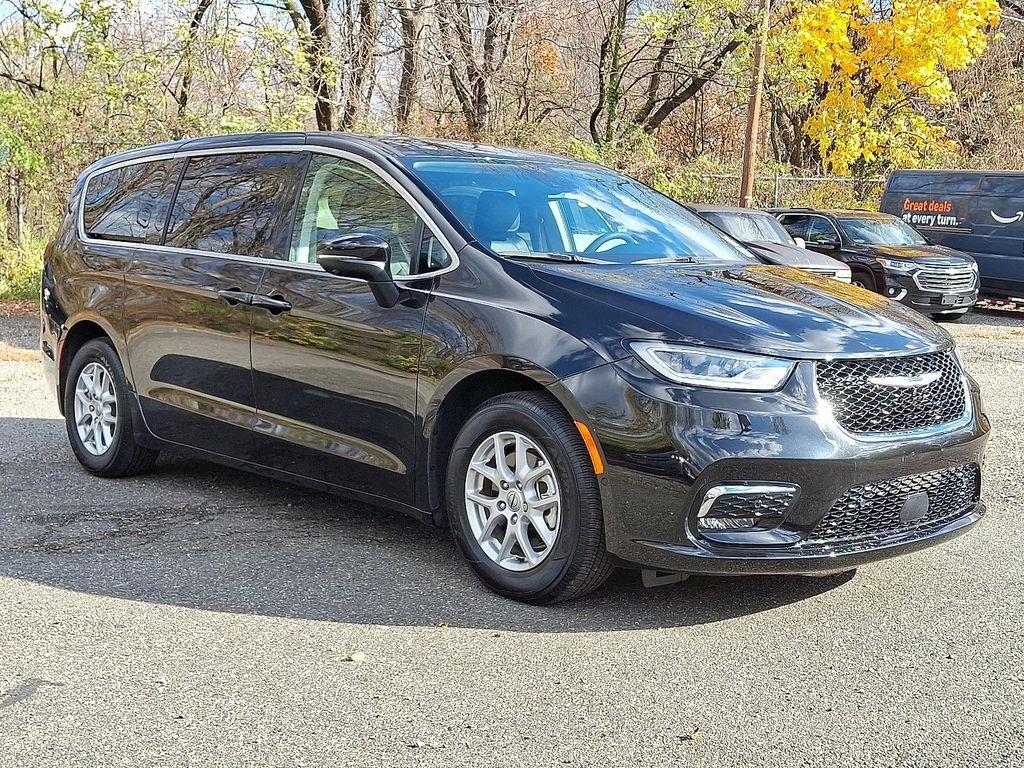 used 2023 Chrysler Pacifica car, priced at $29,598