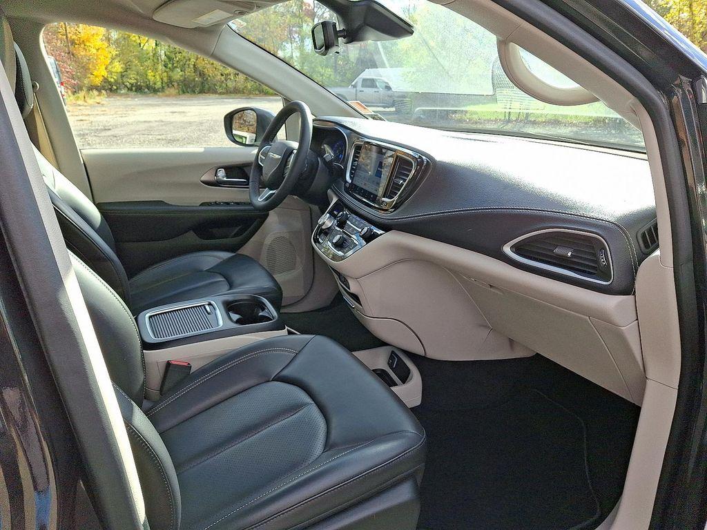 used 2023 Chrysler Pacifica car, priced at $29,598