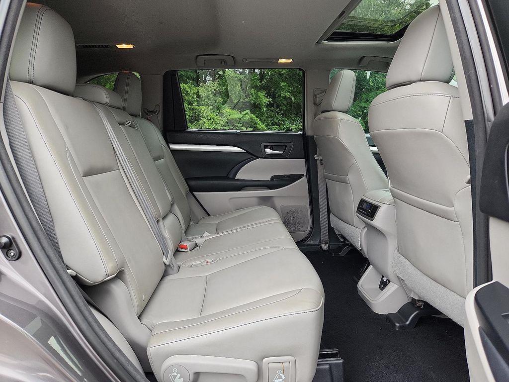 used 2015 Toyota Highlander car, priced at $16,498