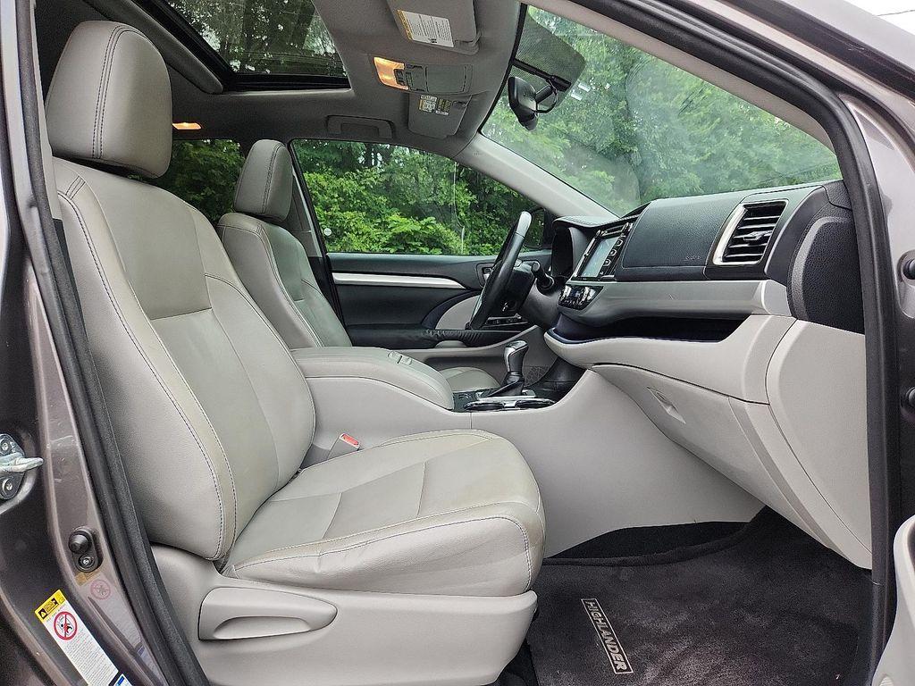 used 2015 Toyota Highlander car, priced at $16,498