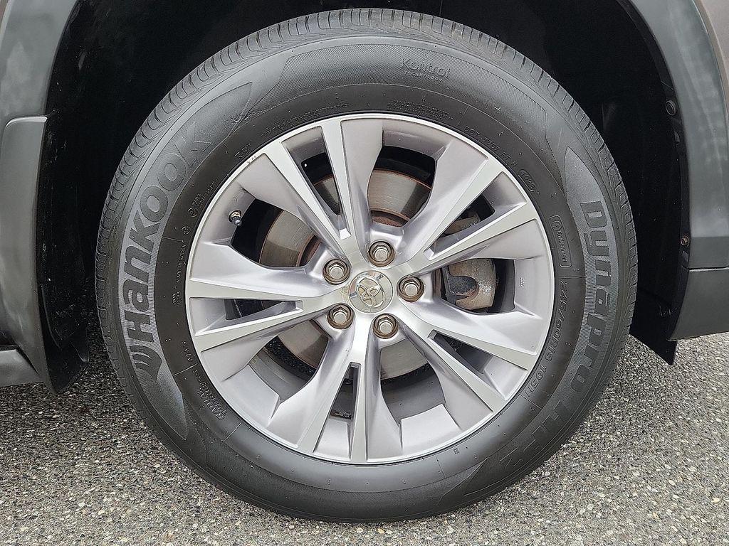 used 2015 Toyota Highlander car, priced at $16,498