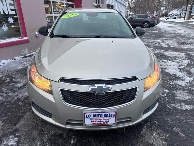 used 2014 Chevrolet Cruze car, priced at $9,000