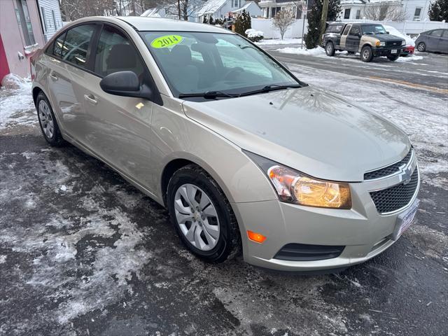 used 2014 Chevrolet Cruze car, priced at $9,000