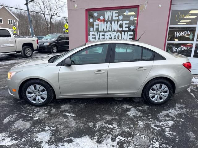 used 2014 Chevrolet Cruze car, priced at $9,000