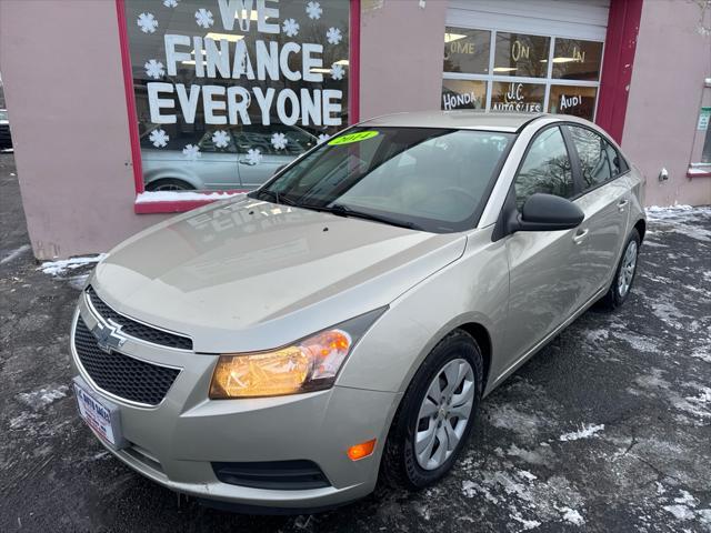 used 2014 Chevrolet Cruze car, priced at $9,000