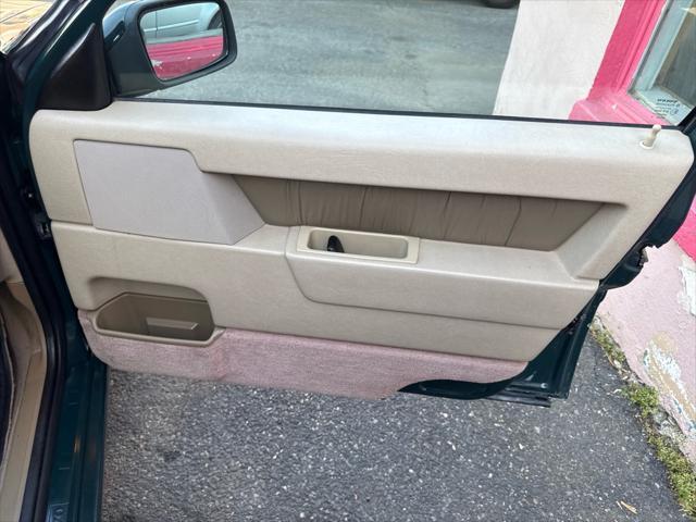 used 1995 Volvo 850 car, priced at $5,995