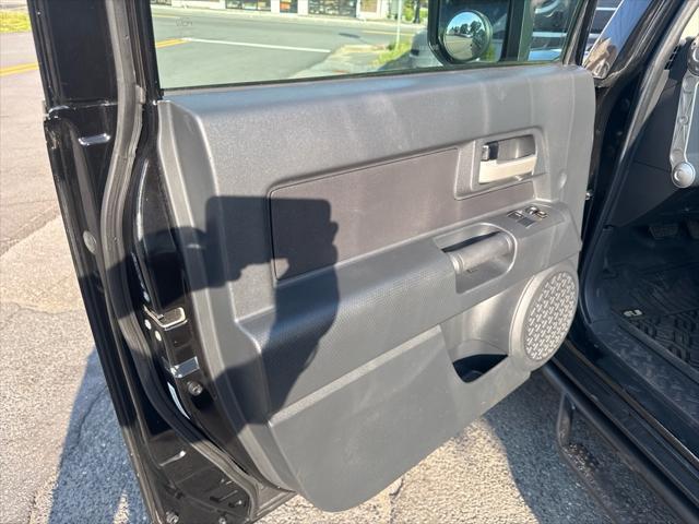 used 2007 Toyota FJ Cruiser car, priced at $14,995