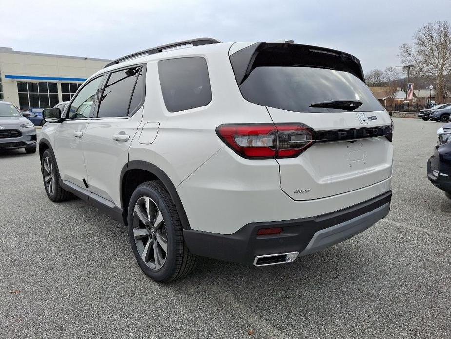 new 2025 Honda Pilot car, priced at $54,930