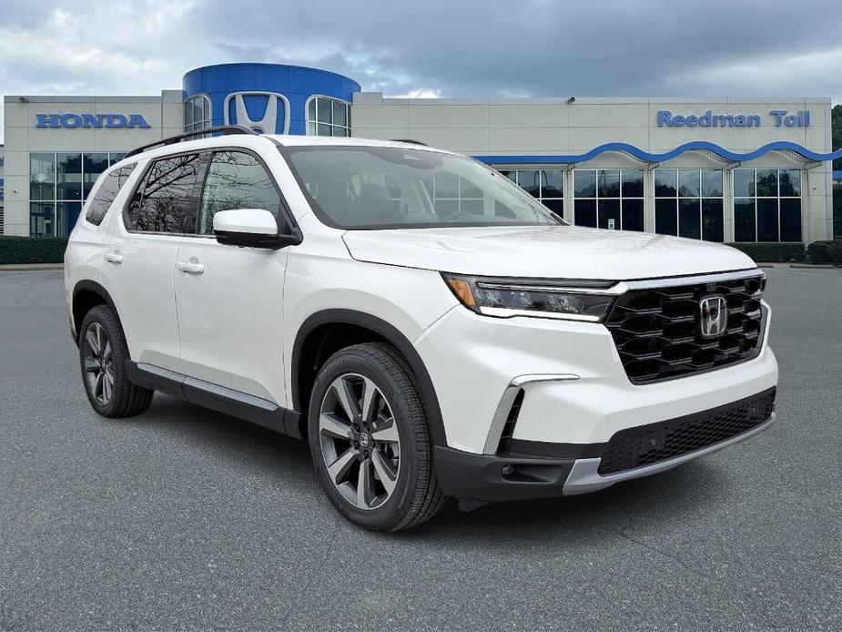 new 2025 Honda Pilot car, priced at $54,930