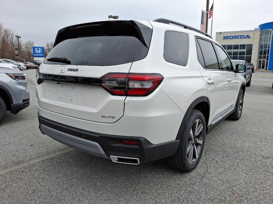 new 2025 Honda Pilot car, priced at $54,930