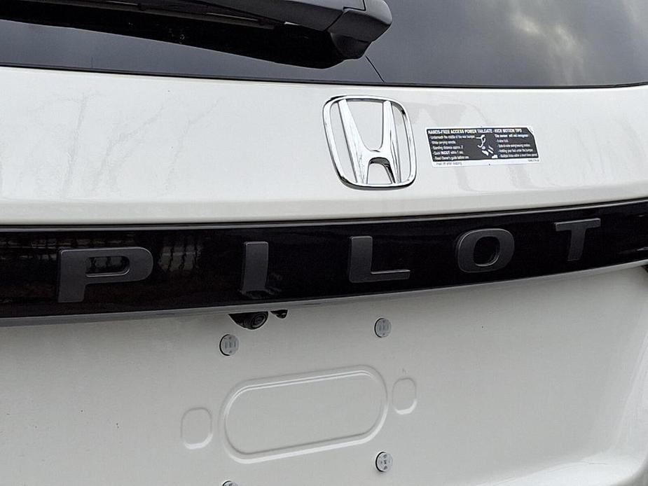 new 2025 Honda Pilot car, priced at $54,930