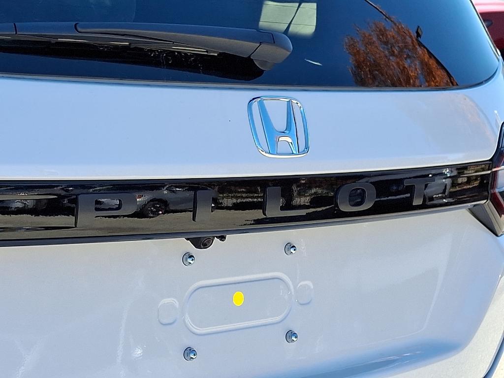 new 2025 Honda Pilot car, priced at $46,299