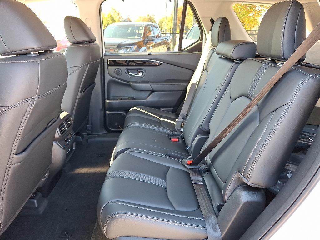 new 2025 Honda Pilot car, priced at $46,299