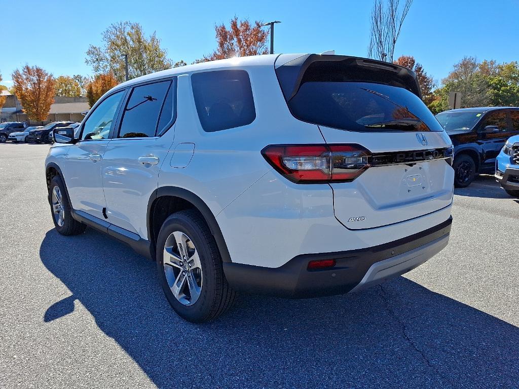 new 2025 Honda Pilot car, priced at $46,299