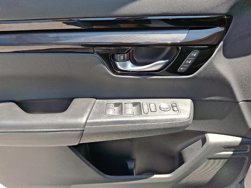 used 2025 Honda CR-V car, priced at $36,995