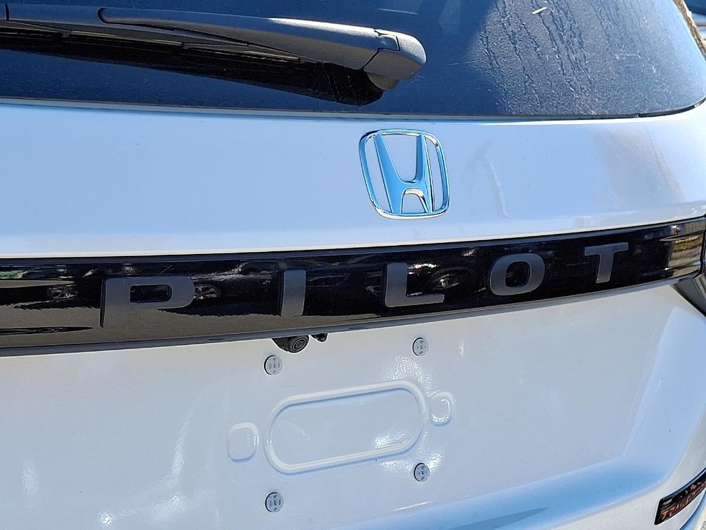new 2025 Honda Pilot car, priced at $49,316