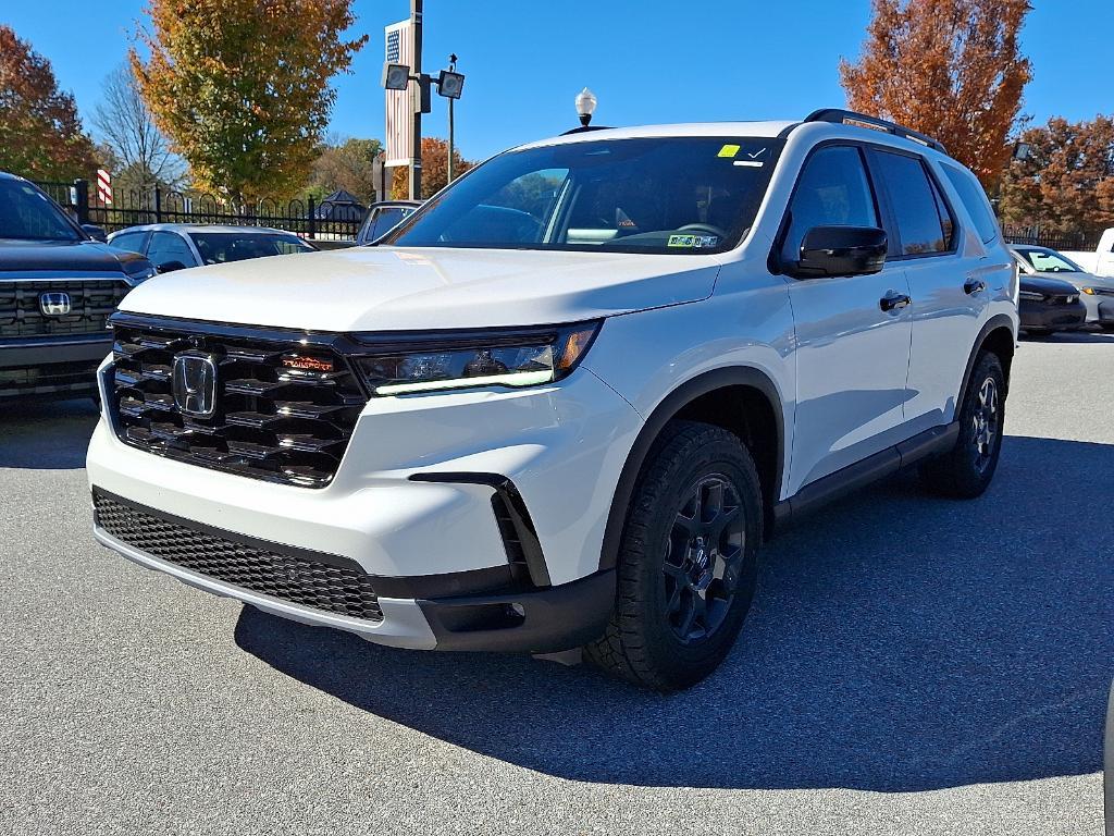 new 2025 Honda Pilot car, priced at $49,316