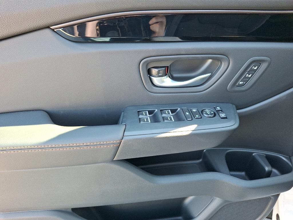 new 2025 Honda Pilot car, priced at $49,316