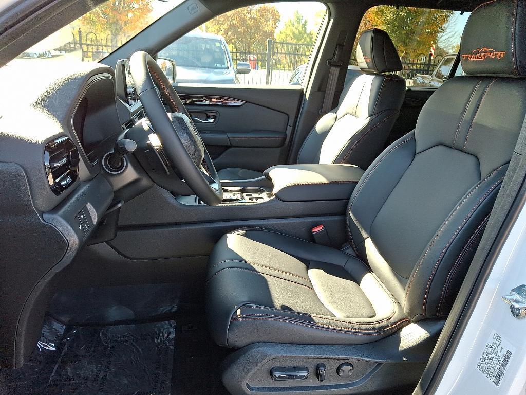 new 2025 Honda Pilot car, priced at $49,316