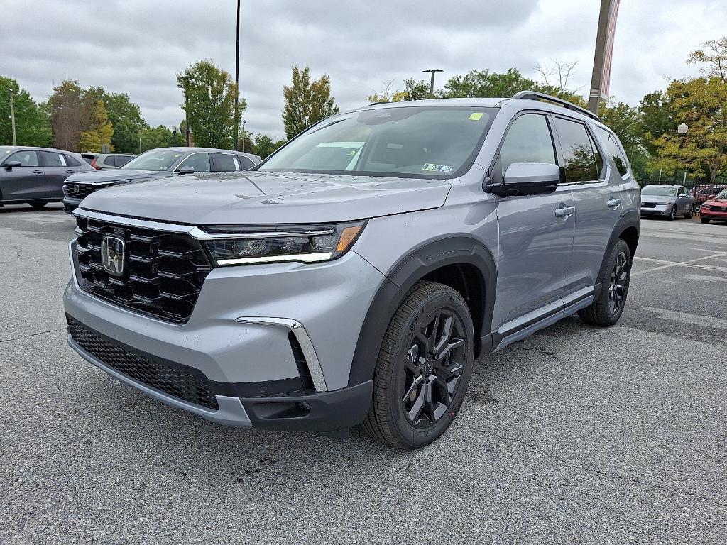 new 2025 Honda Pilot car, priced at $50,433
