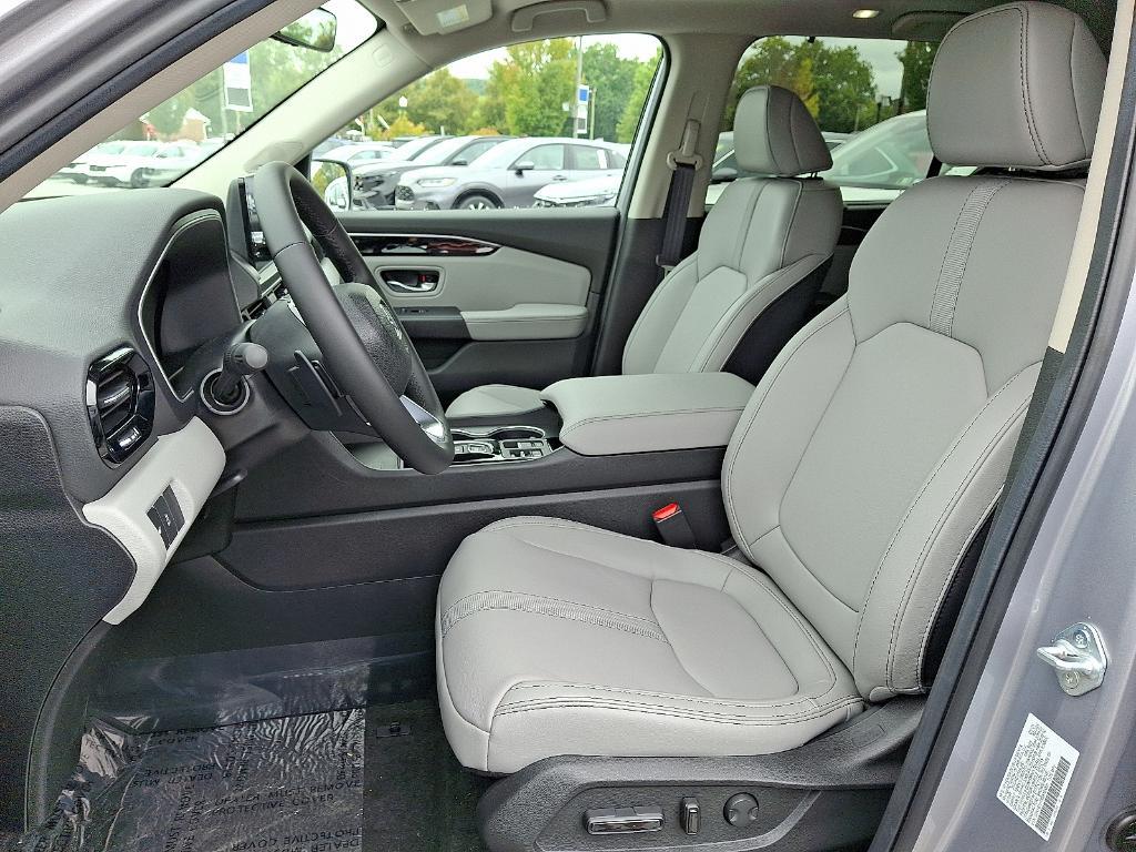 new 2025 Honda Pilot car, priced at $50,433