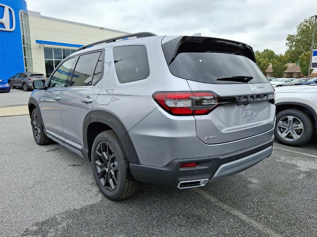 new 2025 Honda Pilot car, priced at $50,433