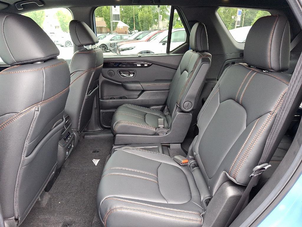 new 2025 Honda Pilot car, priced at $49,271