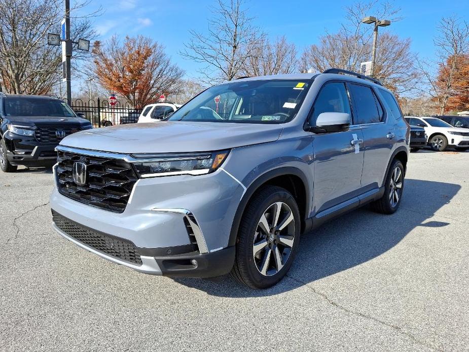 new 2025 Honda Pilot car, priced at $50,700