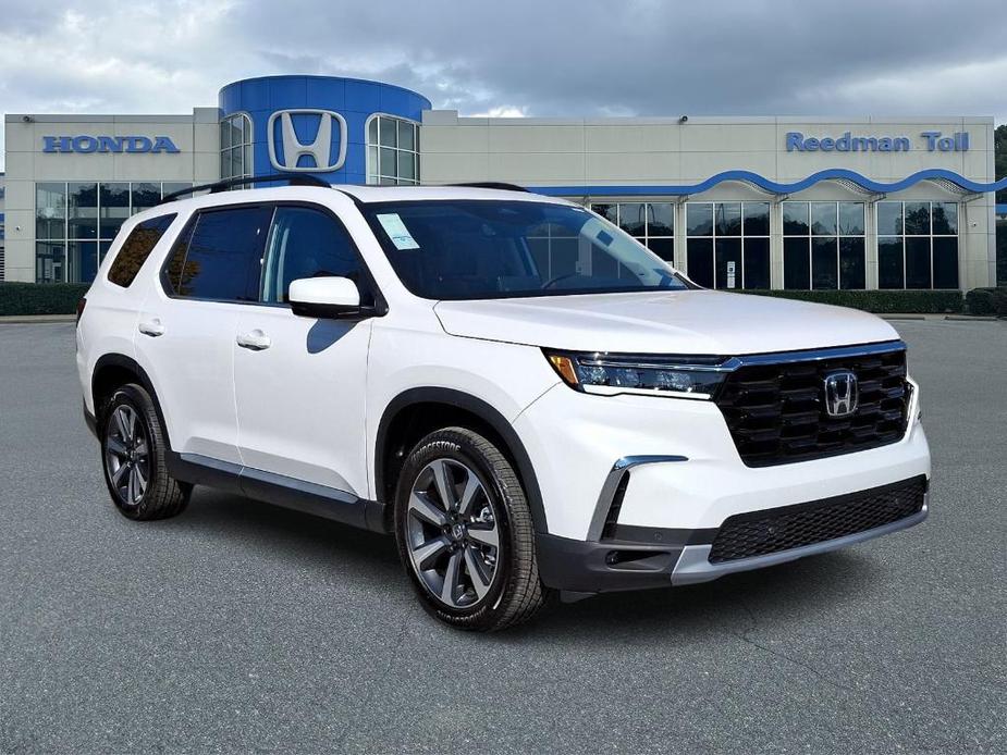 new 2025 Honda Pilot car, priced at $50,700