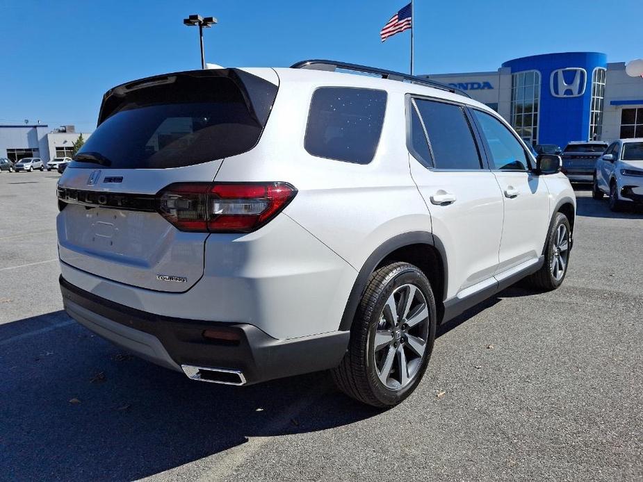 new 2025 Honda Pilot car, priced at $50,700