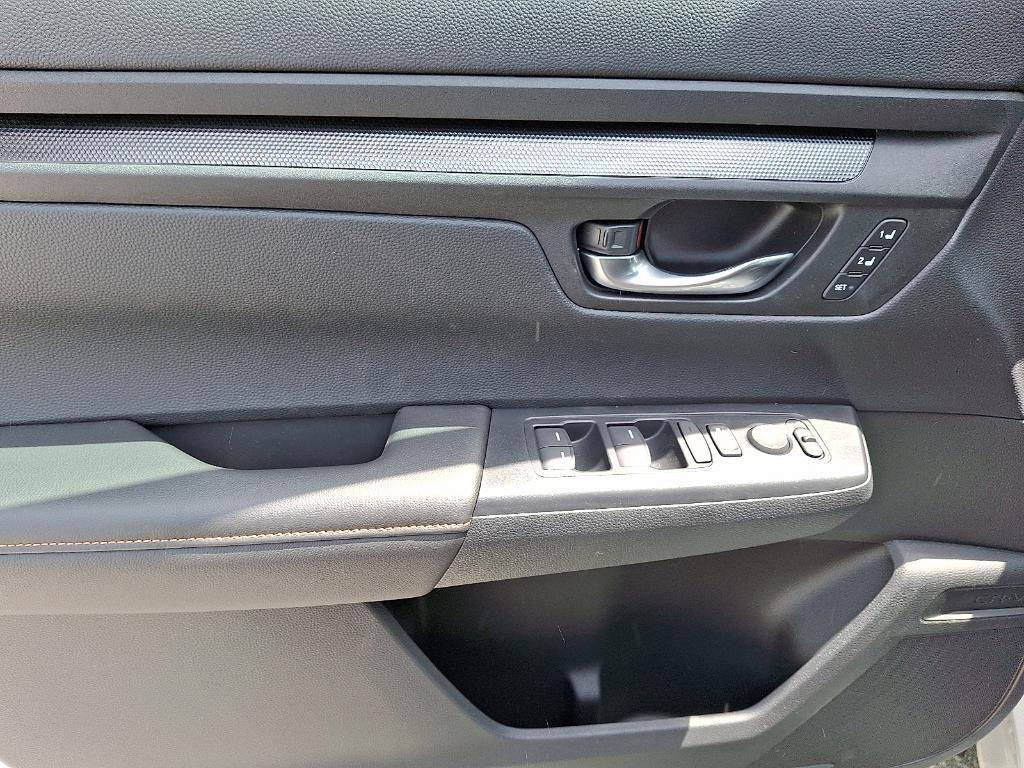 new 2025 Honda CR-V Hybrid car, priced at $39,998