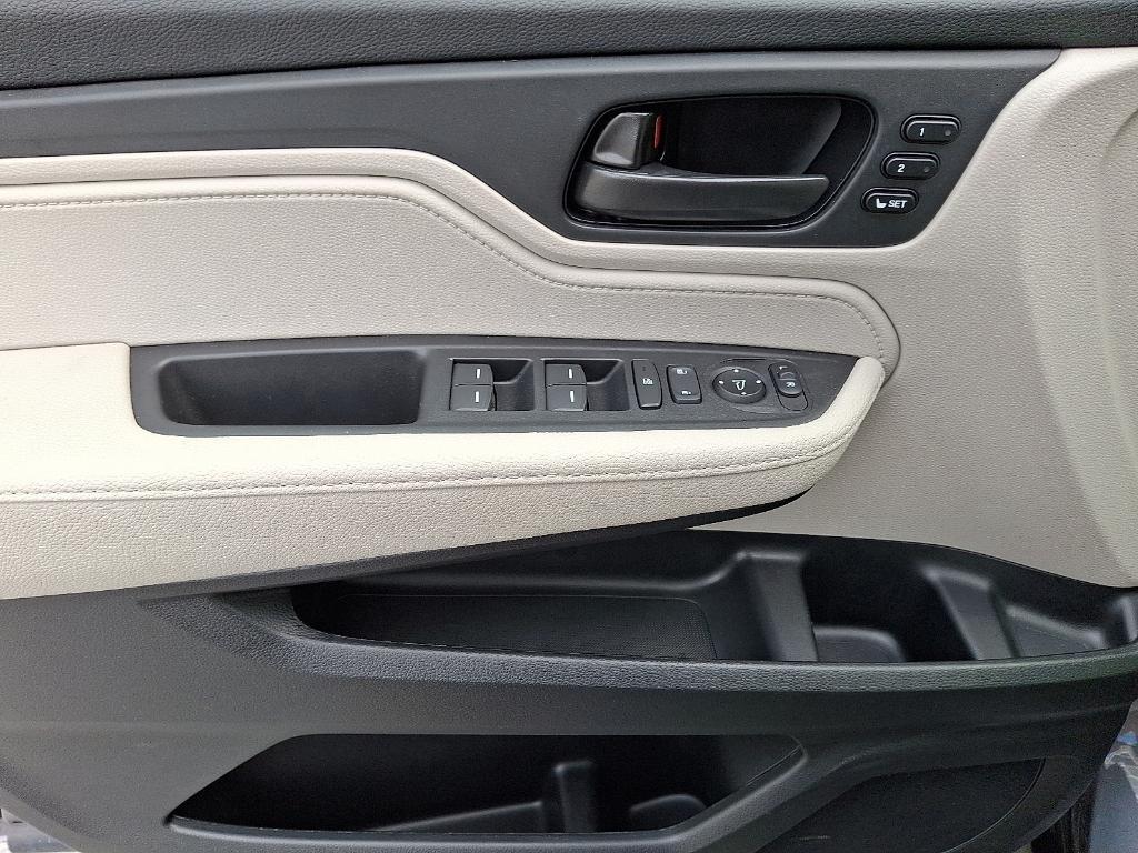 used 2025 Honda Odyssey car, priced at $41,995