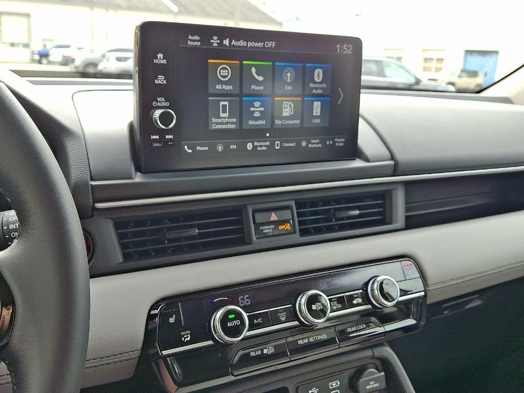 new 2025 Honda Pilot car, priced at $45,872