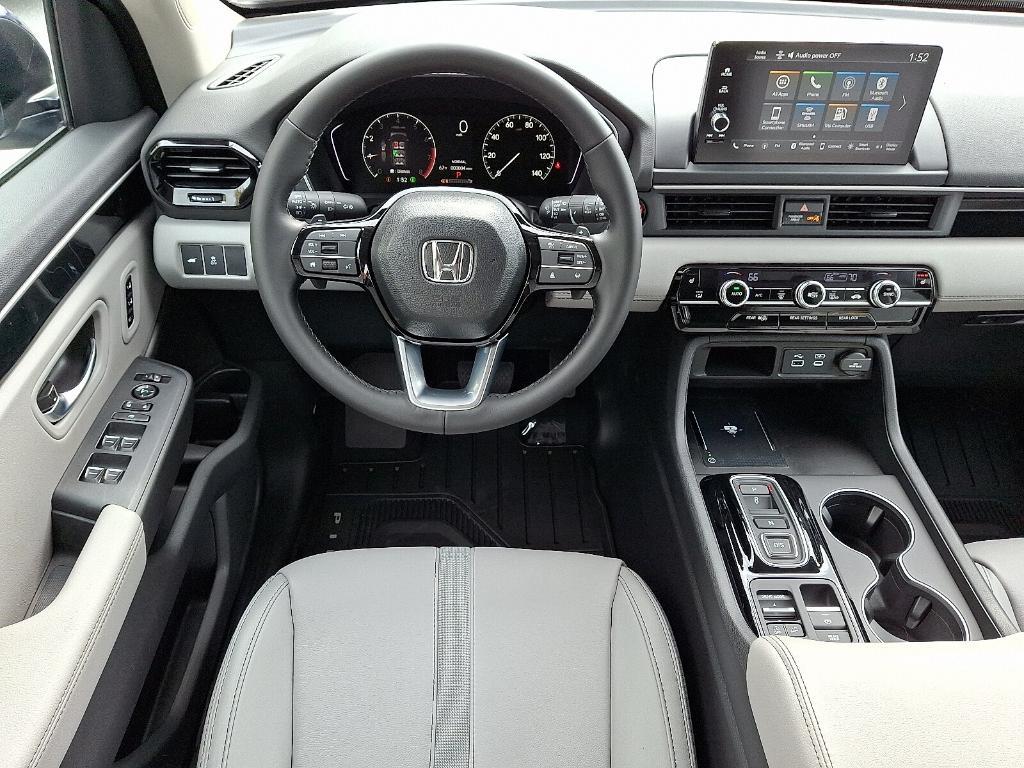 new 2025 Honda Pilot car, priced at $45,872