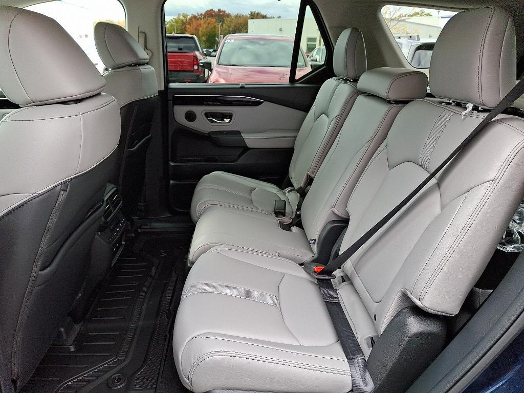 new 2025 Honda Pilot car, priced at $45,872