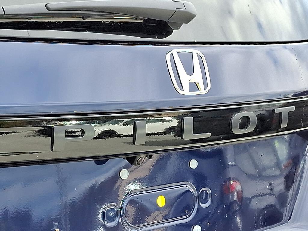 new 2025 Honda Pilot car, priced at $45,872