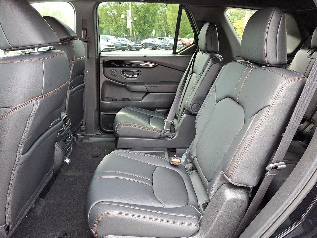 new 2025 Honda Pilot car, priced at $48,844