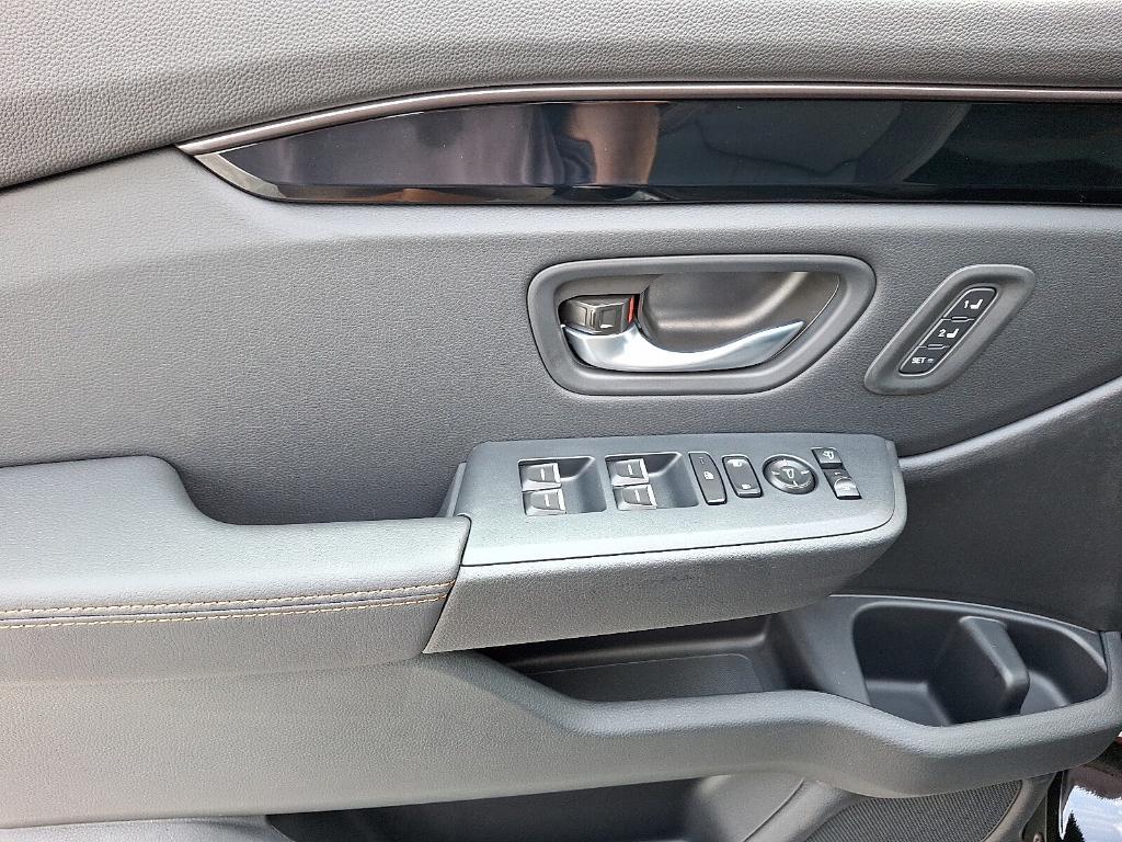 new 2025 Honda Pilot car, priced at $48,844