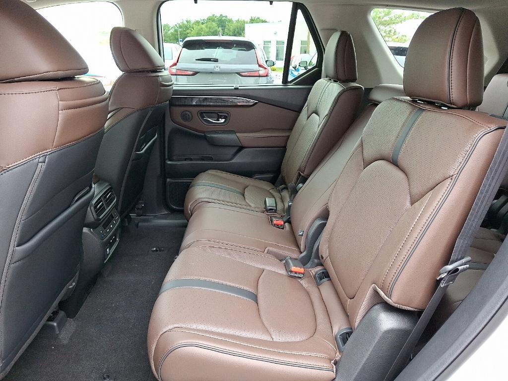 new 2025 Honda Pilot car, priced at $51,661