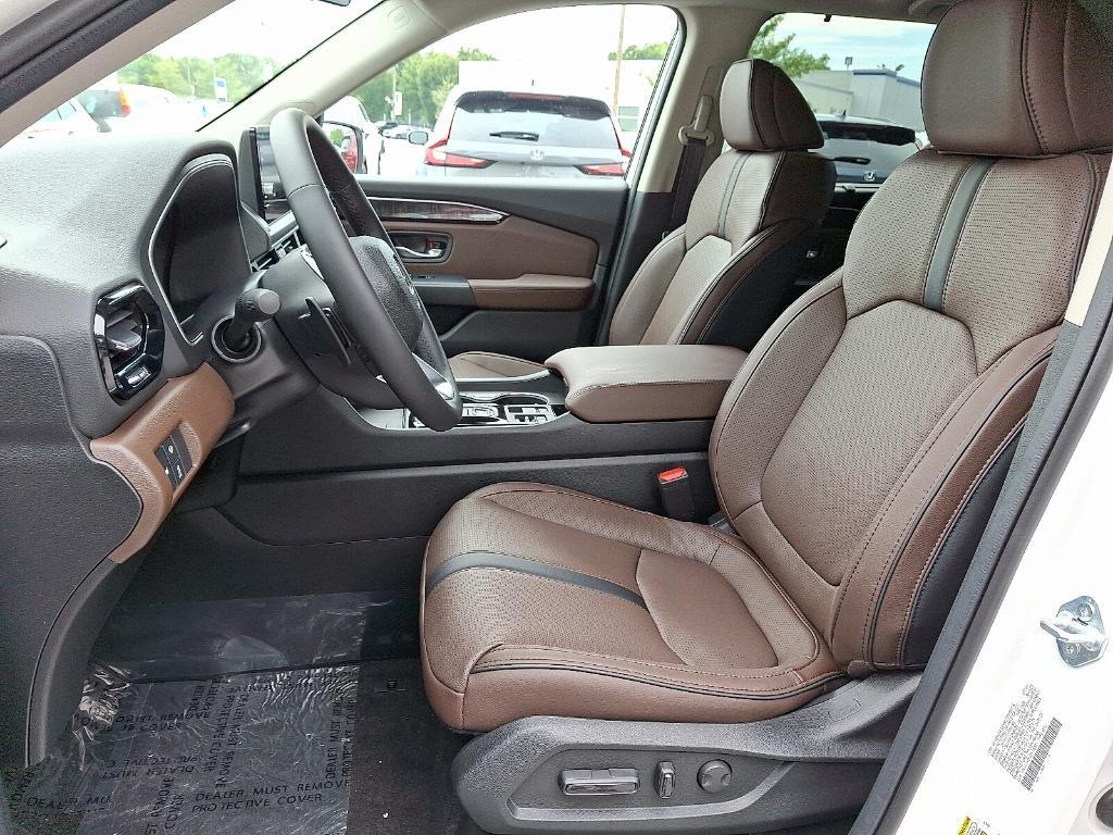 new 2025 Honda Pilot car, priced at $51,661