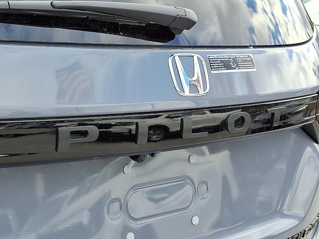 new 2025 Honda Pilot car, priced at $53,083