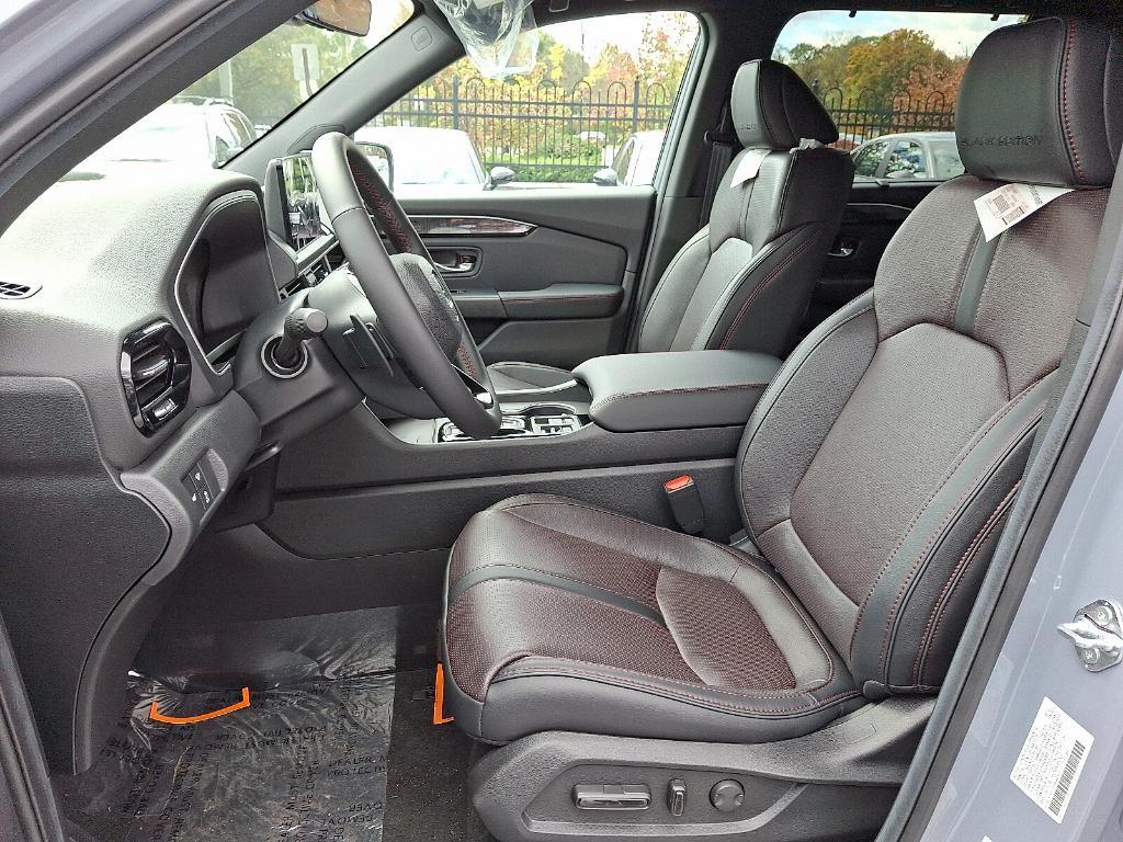 new 2025 Honda Pilot car, priced at $53,083