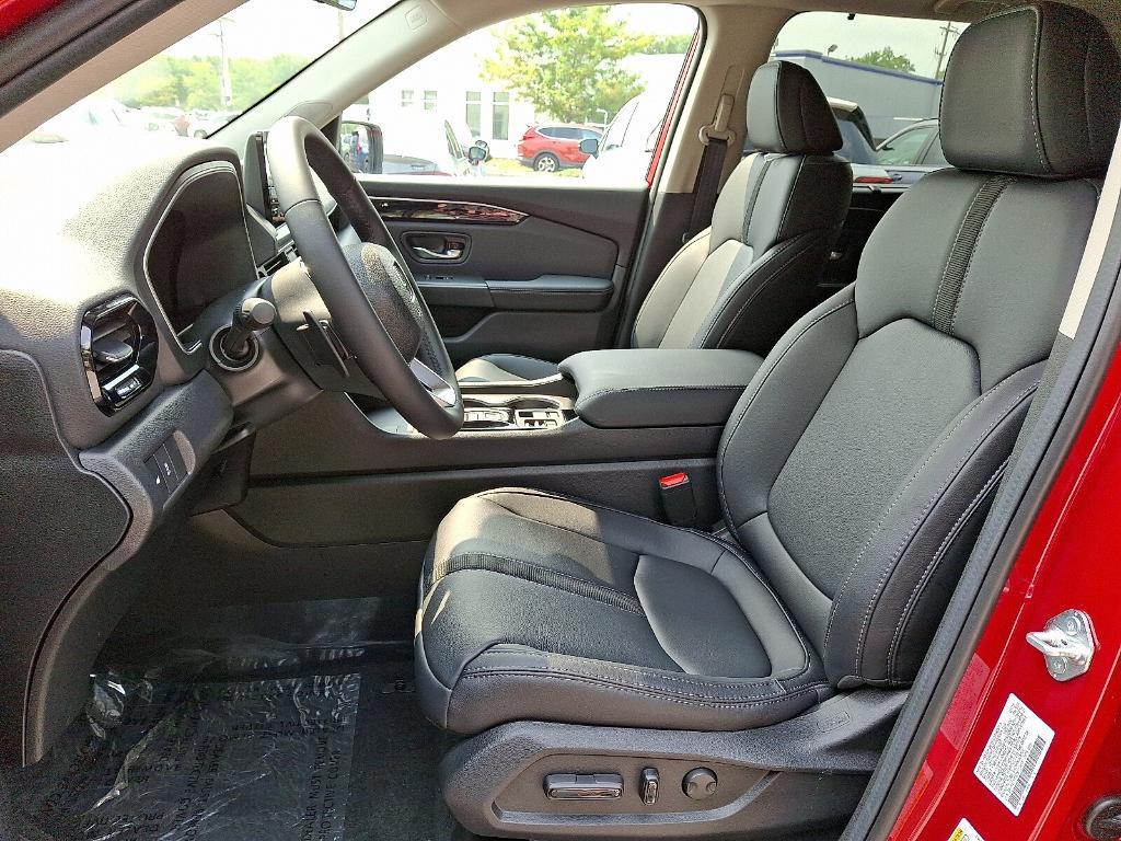 new 2025 Honda Pilot car, priced at $48,715