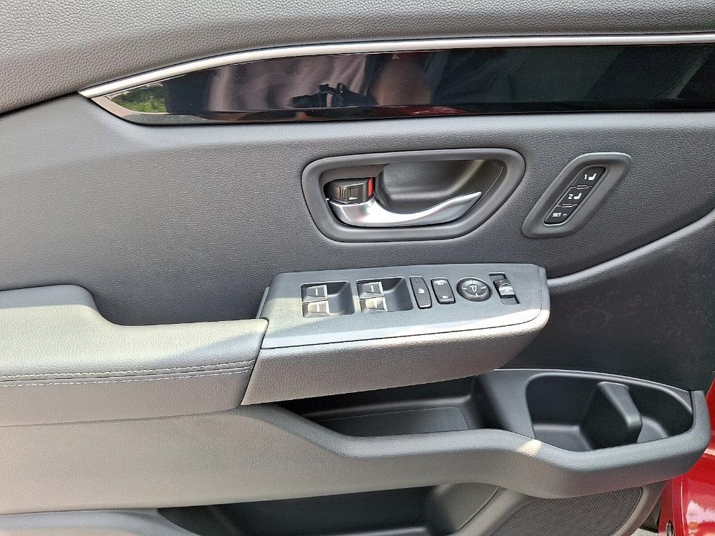 new 2025 Honda Pilot car, priced at $48,715